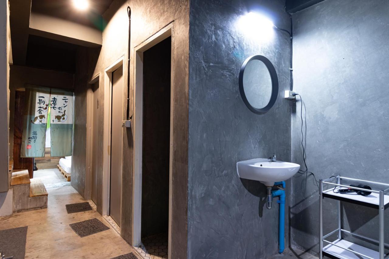 The Beds Ever Hostel (Adults Only) Bangkok Exteriör bild