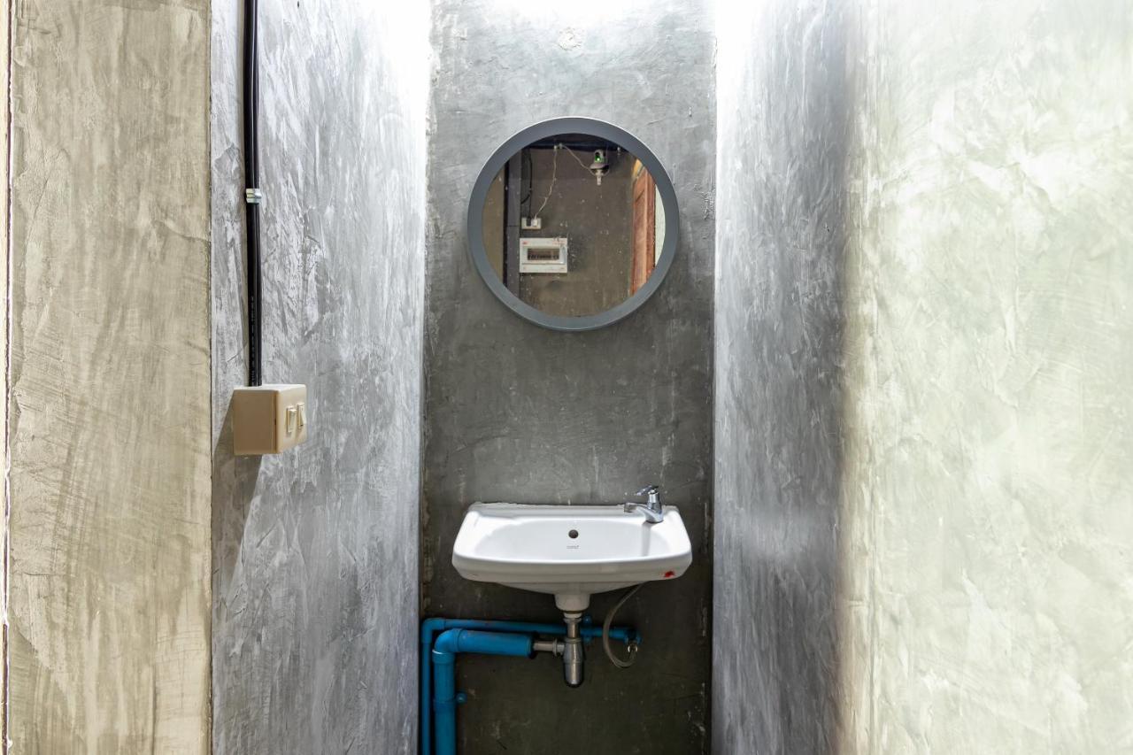 The Beds Ever Hostel (Adults Only) Bangkok Exteriör bild