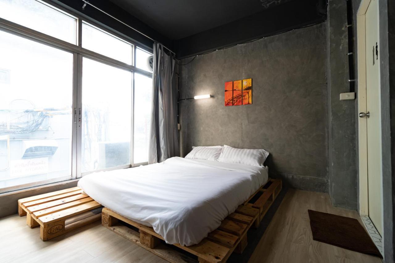 The Beds Ever Hostel (Adults Only) Bangkok Exteriör bild