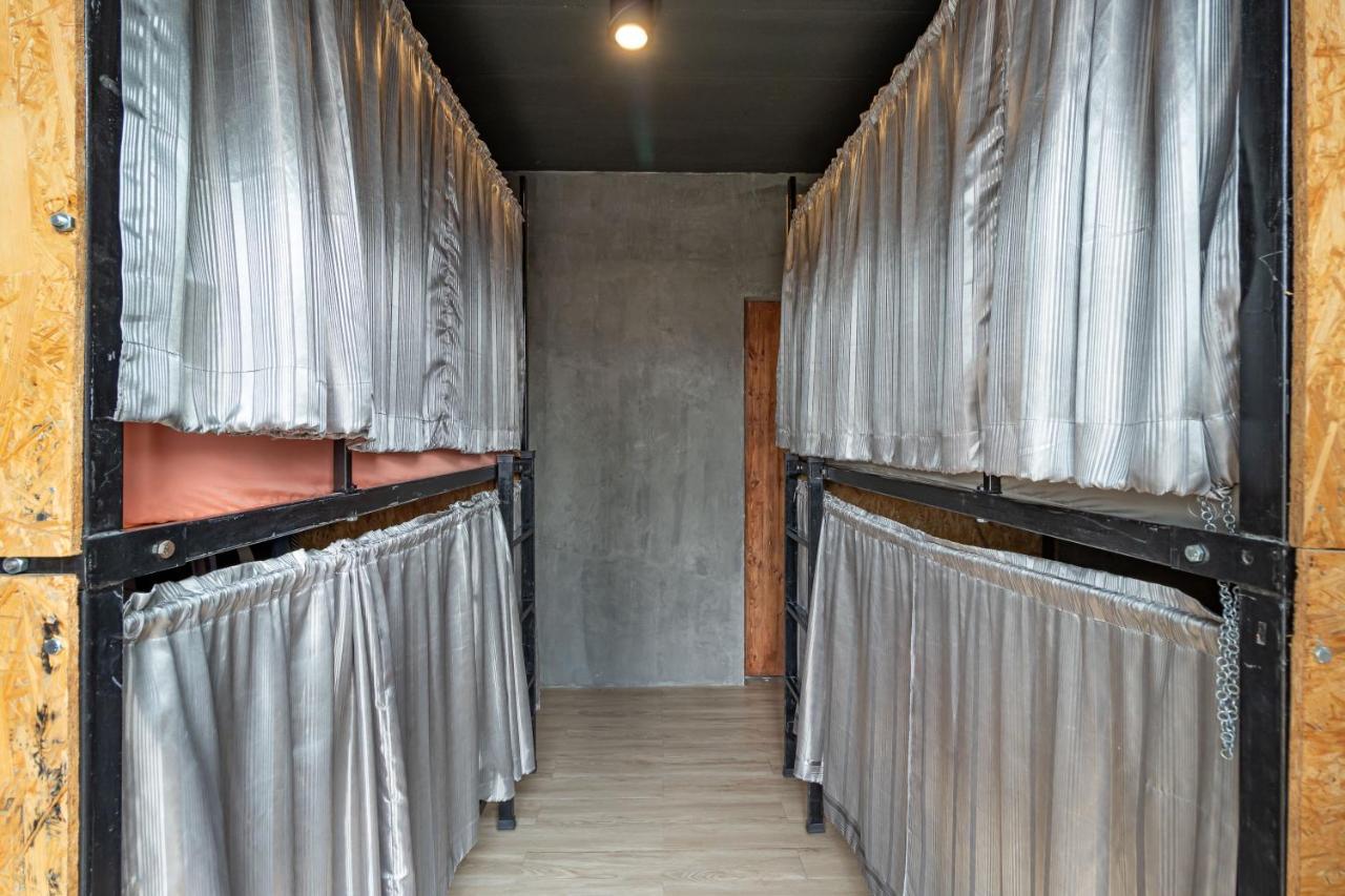 The Beds Ever Hostel (Adults Only) Bangkok Exteriör bild