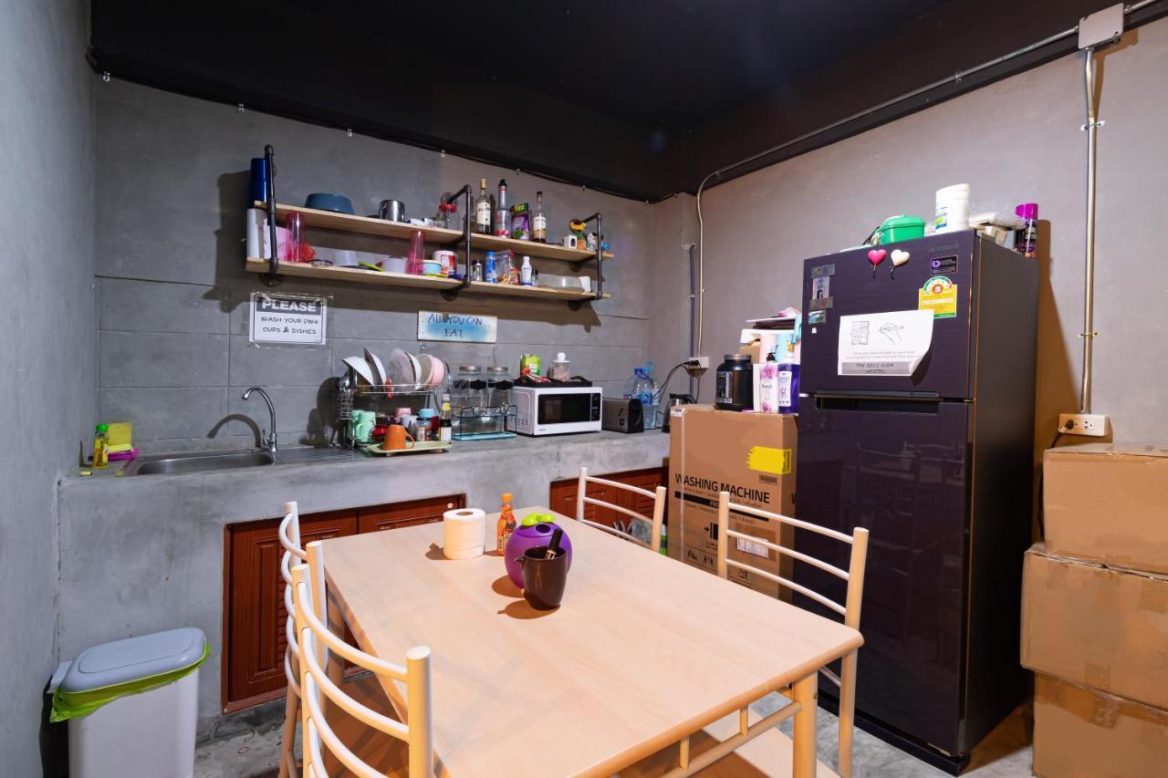 The Beds Ever Hostel (Adults Only) Bangkok Exteriör bild
