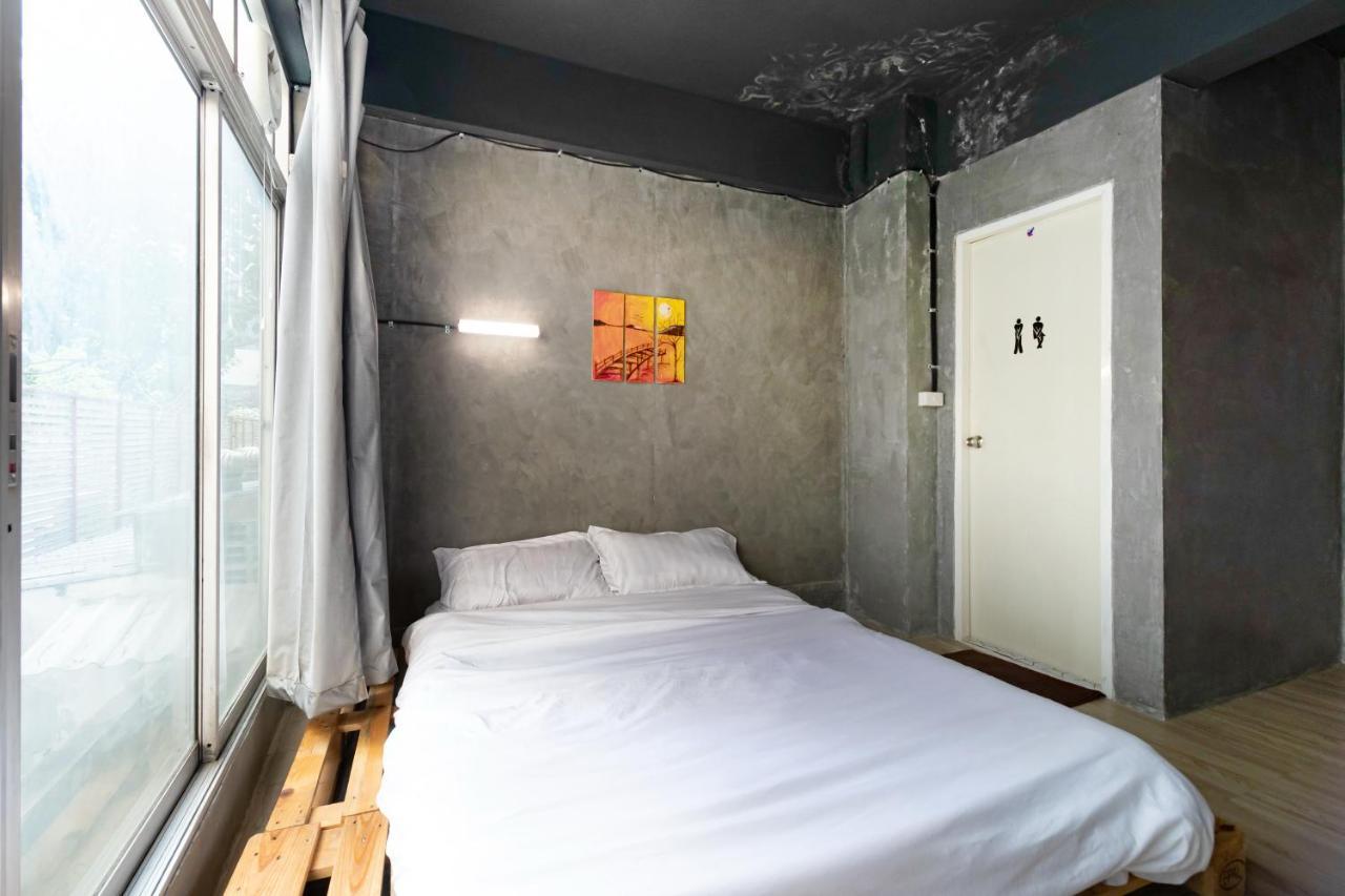 The Beds Ever Hostel (Adults Only) Bangkok Exteriör bild