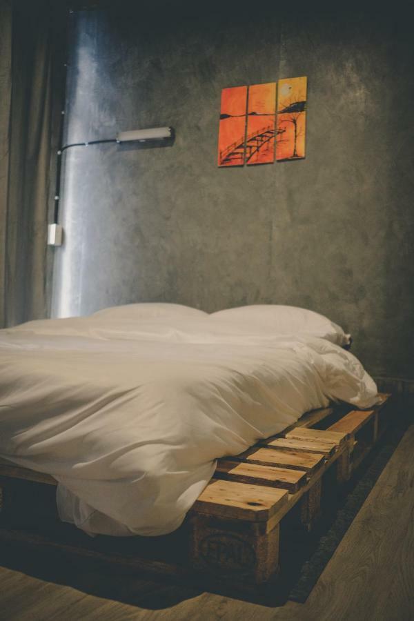 The Beds Ever Hostel (Adults Only) Bangkok Exteriör bild