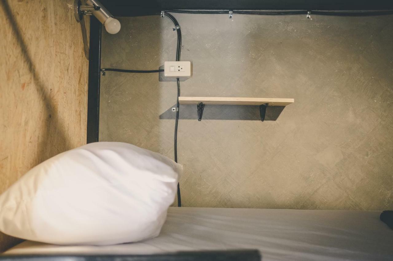 The Beds Ever Hostel (Adults Only) Bangkok Exteriör bild