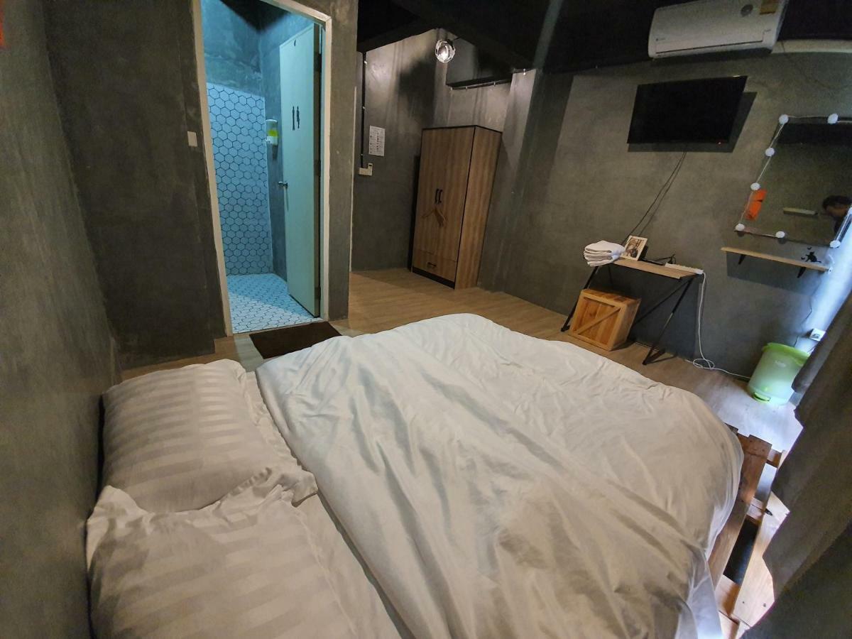 The Beds Ever Hostel (Adults Only) Bangkok Exteriör bild